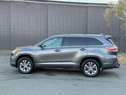 Used 2014 Toyota Highlander XLE AWD/4WD image 5