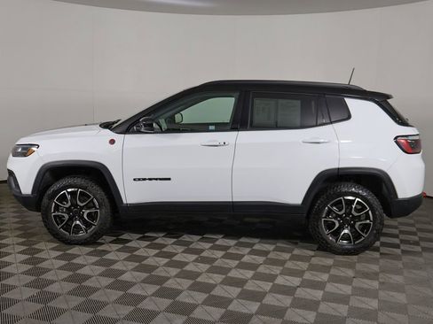 Used 2025 Jeep Compass Trailhawk AWD/4WD image 15