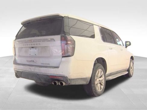 Used 2023 Chevrolet Suburban Premier image 7