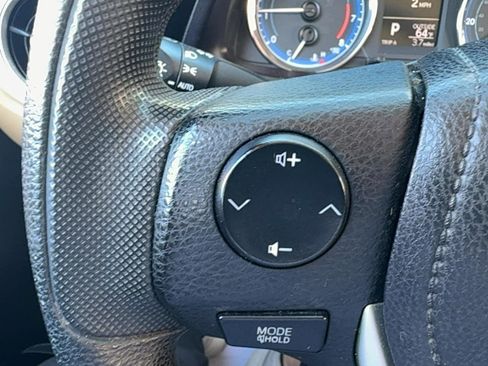 Used 2018 Toyota Corolla LE image 22