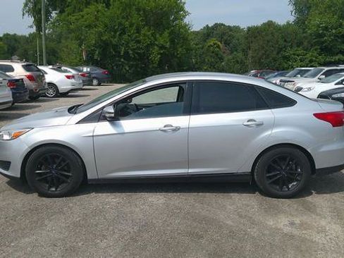 Used 2016 Ford Focus SE w/ SE Winter Package FWD image 1