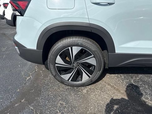 New 2026 Volkswagen Taos SE AWD/4WD image 9