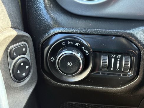 Used 2021 Jeep Wrangler Unlimited Sport image 17