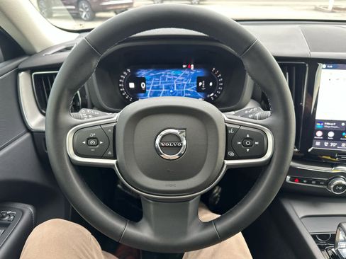 Used 2025 Volvo XC60 B5 Core image 17