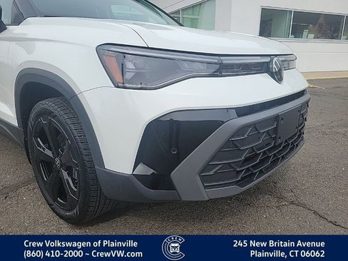 Certified 2025 Volkswagen Taos SE image 21