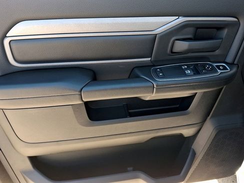 Used 2024 RAM 2500 Tradesman w/ Chrome Appearance Group image 10