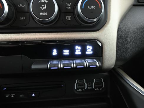 Used 2019 RAM 1500 Laramie AWD/4WD image 32