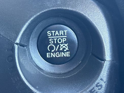 Used 2016 Jeep Renegade Trailhawk AWD/4WD image 32