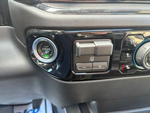 Used 2024 Chevrolet Silverado 2500 ZR2 w/ Technology Package AWD/4WD image 23