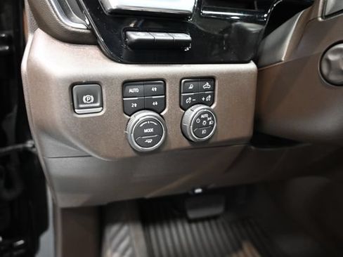 Used 2022 Chevrolet Silverado 1500 LTZ w/ LTZ Premium Package AWD/4WD image 25