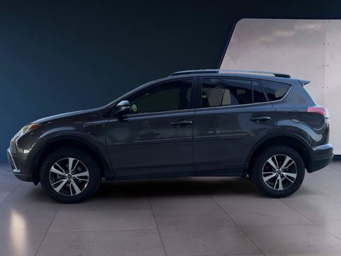 Used 2018 Toyota RAV4 XLE FWD image 2