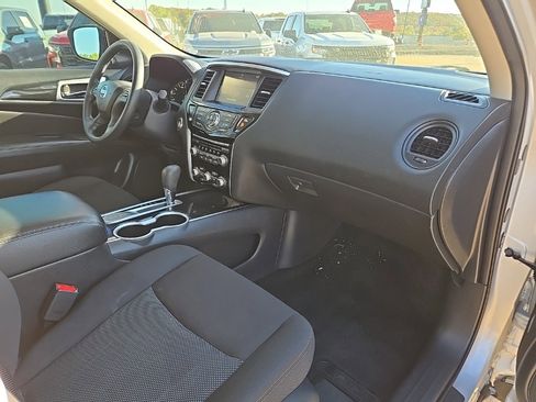 Used 2019 Nissan Pathfinder S image 16