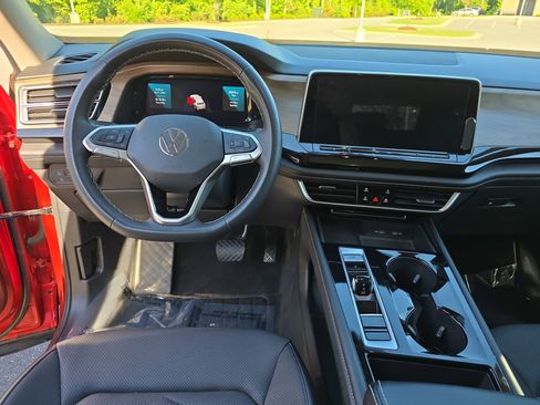 Used 2024 Volkswagen Atlas SE AWD/4WD image 18