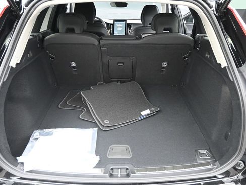 New 2026 Volvo XC60 B5 Plus w/ Climate Package AWD/4WD image 19