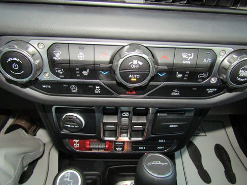 Used 2025 Jeep Gladiator Rubicon w/ Convenience Group image 31