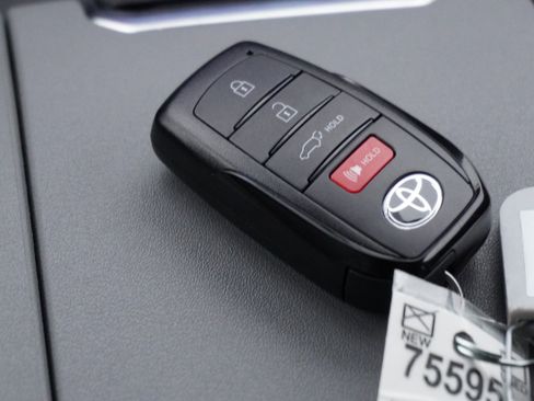 New 2026 Toyota Highlander XLE image 21