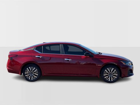 New 2025 Nissan Altima 2.5 SV image 8