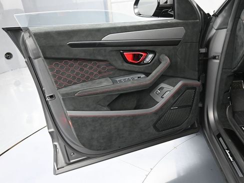 Used 2024 Lamborghini Urus Performante image 16