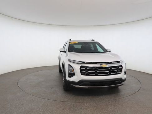 Used 2025 Chevrolet Equinox LT w/ Convenience Package II FWD image 30