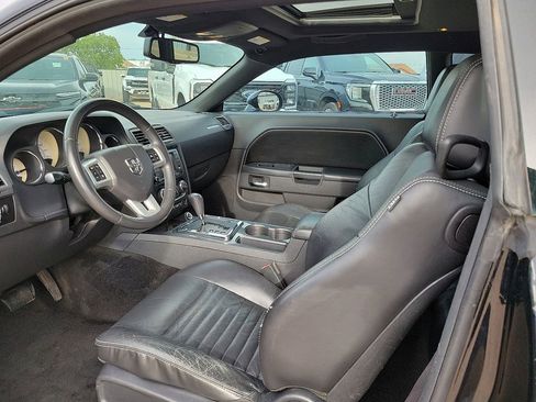 Used 2013 Dodge Challenger SXT RWD image 19