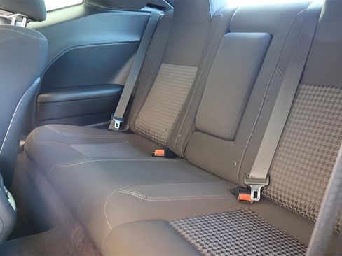 Used 2019 Dodge Challenger SXT image 11