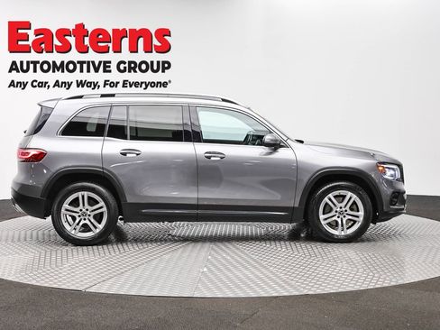 Used 2021 Mercedes-Benz GLB 250 4MATIC w/ Premium Package image 4