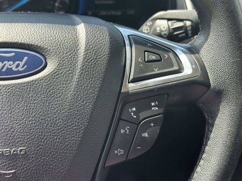 Used 2022 Ford Edge SEL image 11