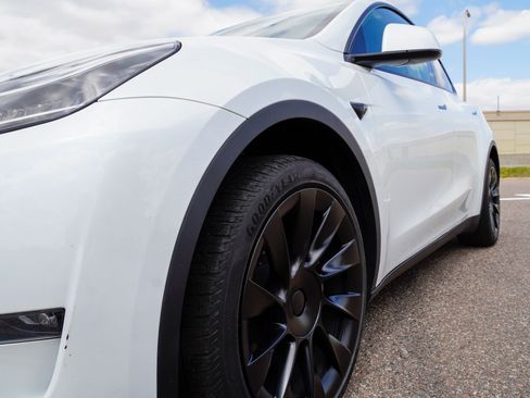 Used 2023 Tesla Model Y Long Range AWD/4WD image 21