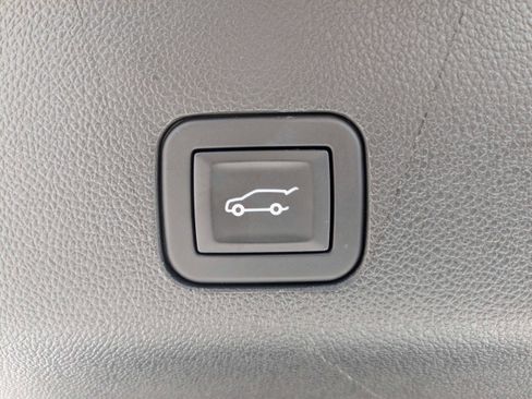 Used 2025 GMC Yukon XL Elevation image 13