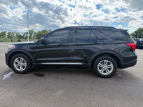 Used 2020 Ford Explorer XLT w/ Equipment Group 202A AWD/4WD image 18