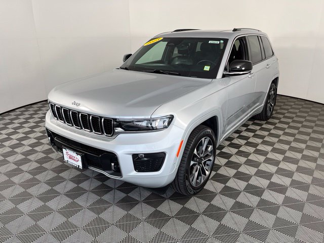 Used 2023 Jeep Grand Cherokee Overland AWD/4WD image 3