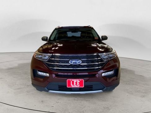 Used 2022 Ford Explorer XLT w/ Equipment Group 202A image 9