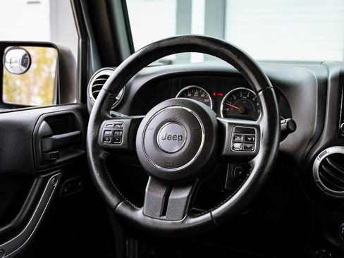 Used 2015 Jeep Wrangler Unlimited Sahara w/ Dual Top Group image 30