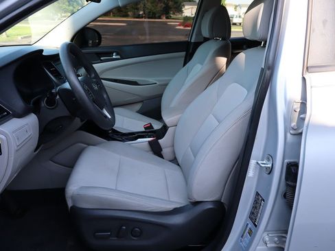 Used 2017 Hyundai Tucson SE image 18