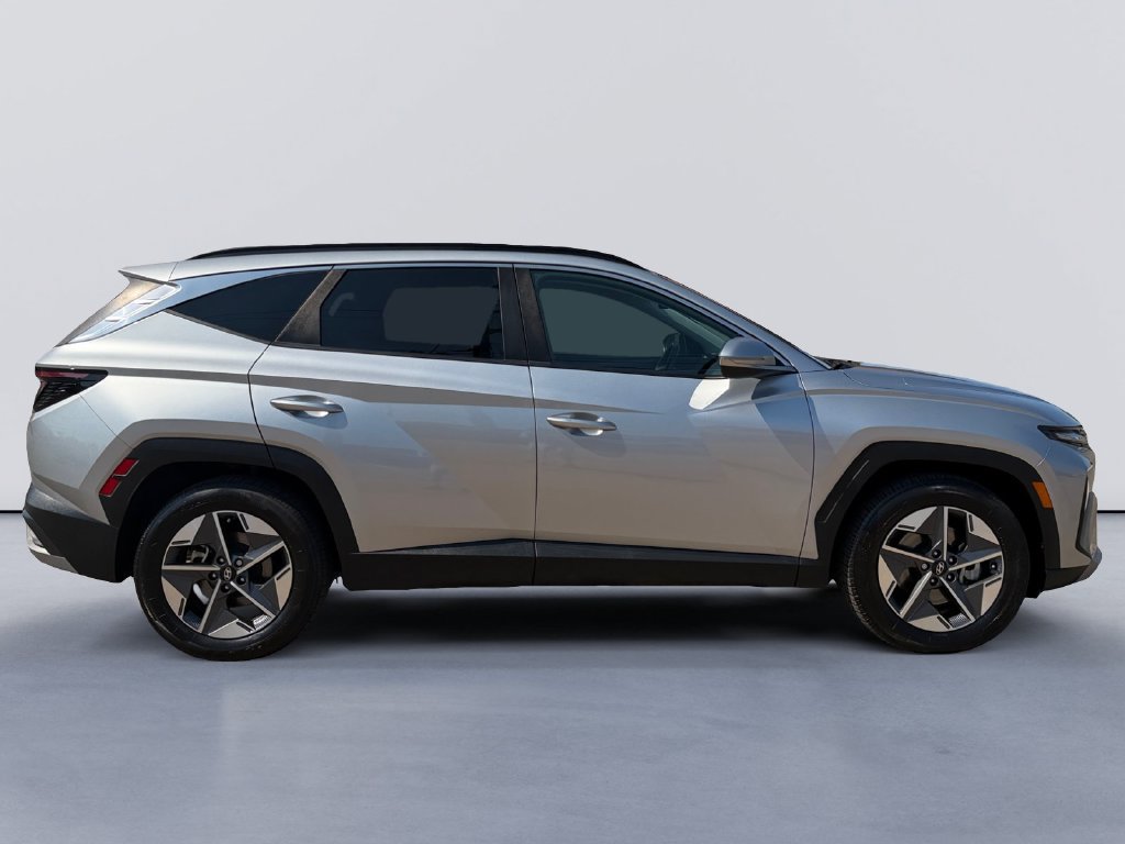 Certified 2025 Hyundai Tucson SEL FWD image 2