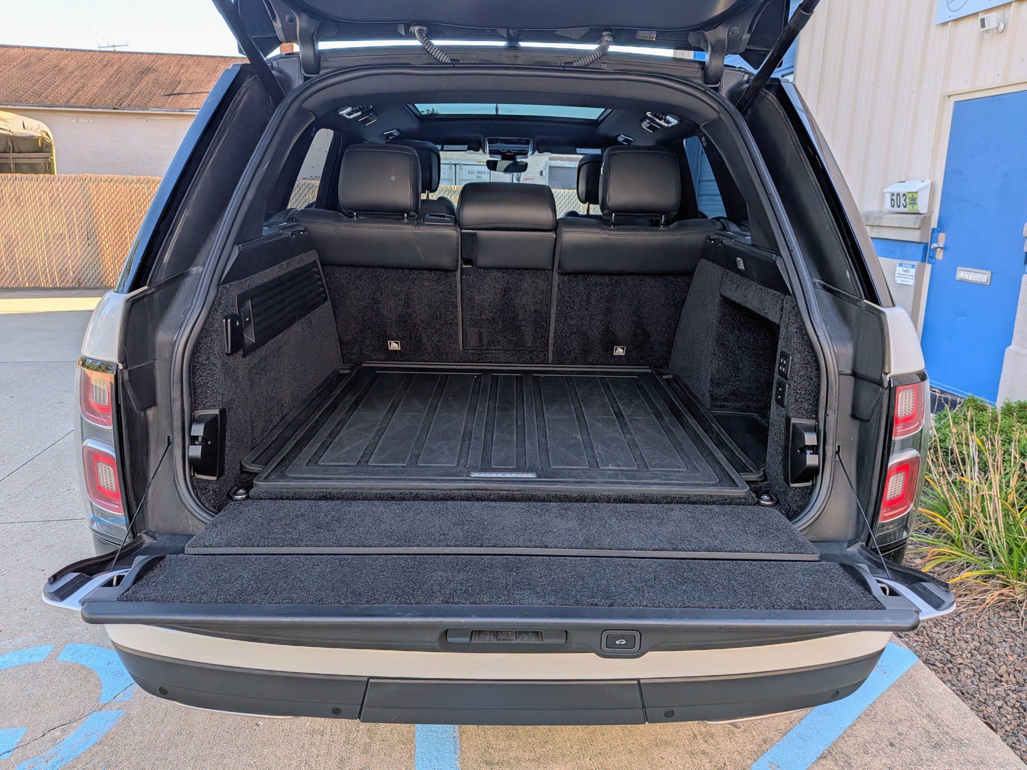 Used 2018 Land Rover Range Rover HSE AWD/4WD image 9