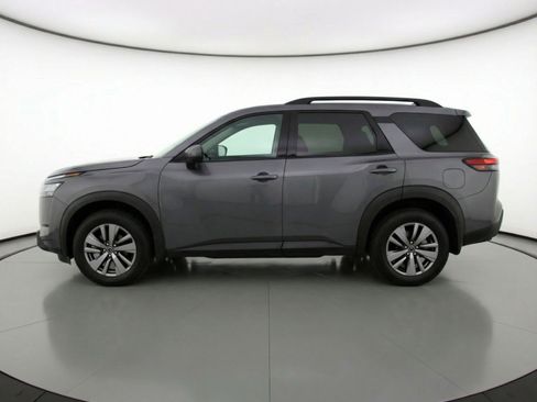 Used 2025 Nissan Pathfinder SV image 5