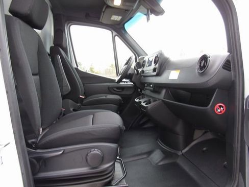 Used 2023 Mercedes-Benz Sprinter 3500 image 11