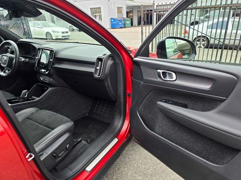Used 2021 Volvo XC40 P8 Recharge AWD/4WD image 9