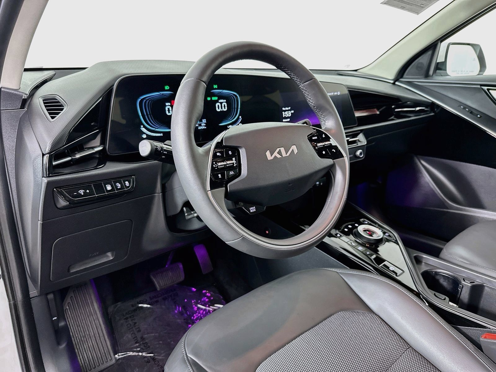 Used 2025 Kia Niro EX w/ EX Cold Weather Package FWD image 9