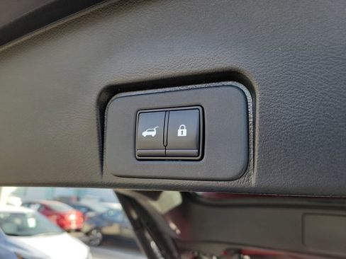 Used 2023 Nissan Rogue SV w/ SV Premium B Package image 10