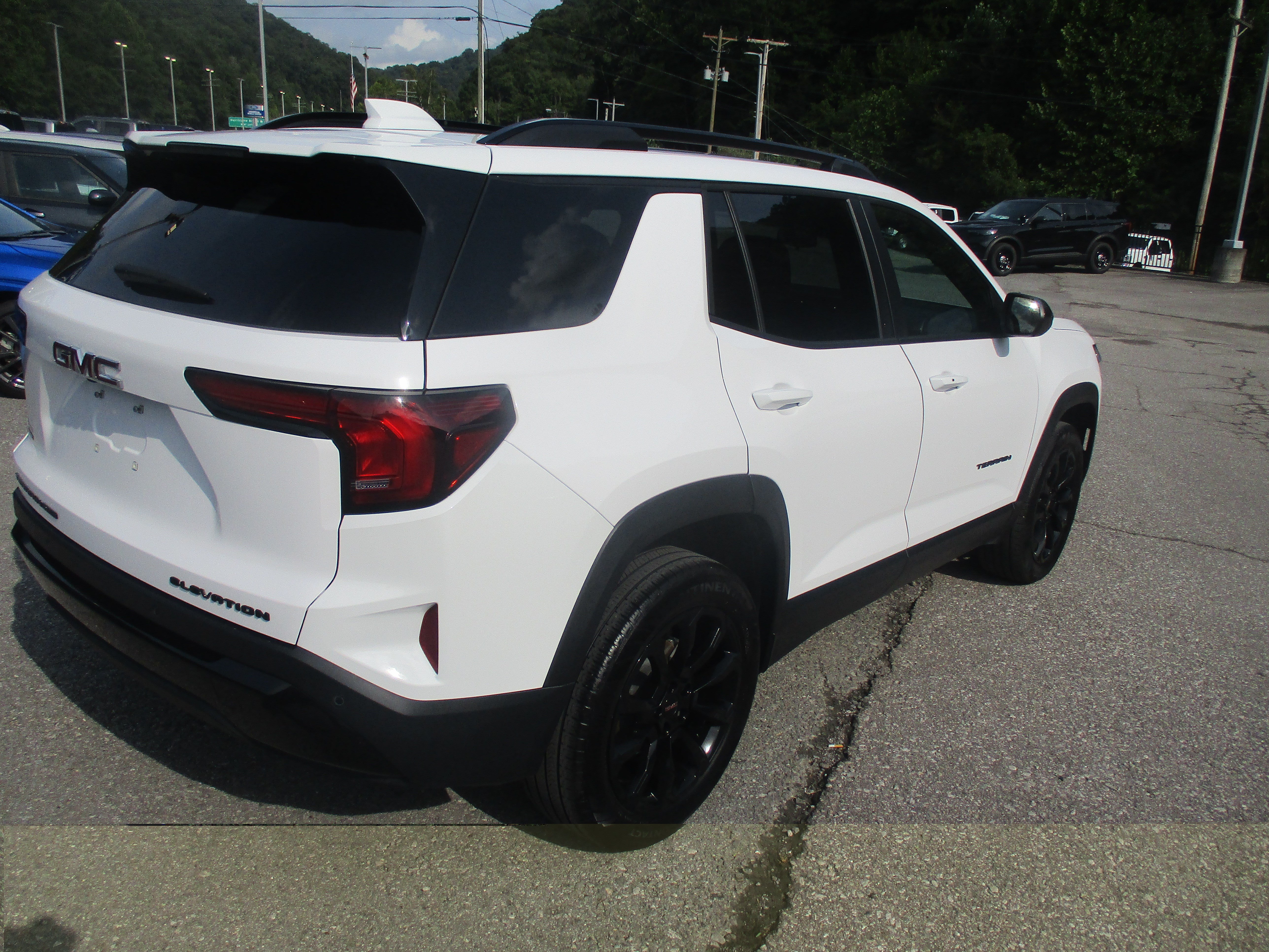 Used 2025 GMC Terrain Elevation w/ Black Edition AWD/4WD image 4