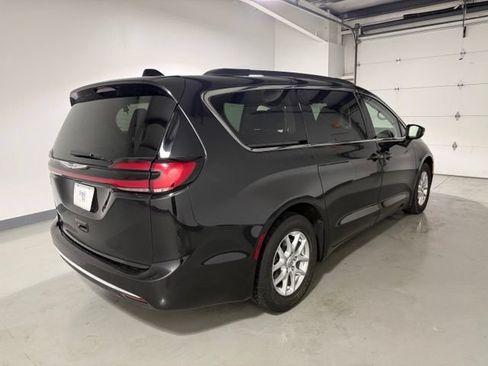 Used 2022 Chrysler Pacifica Touring-L FWD image 7