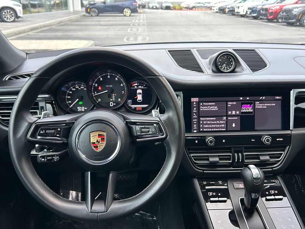 Used 2025 Porsche Macan AWD/4WD image 17