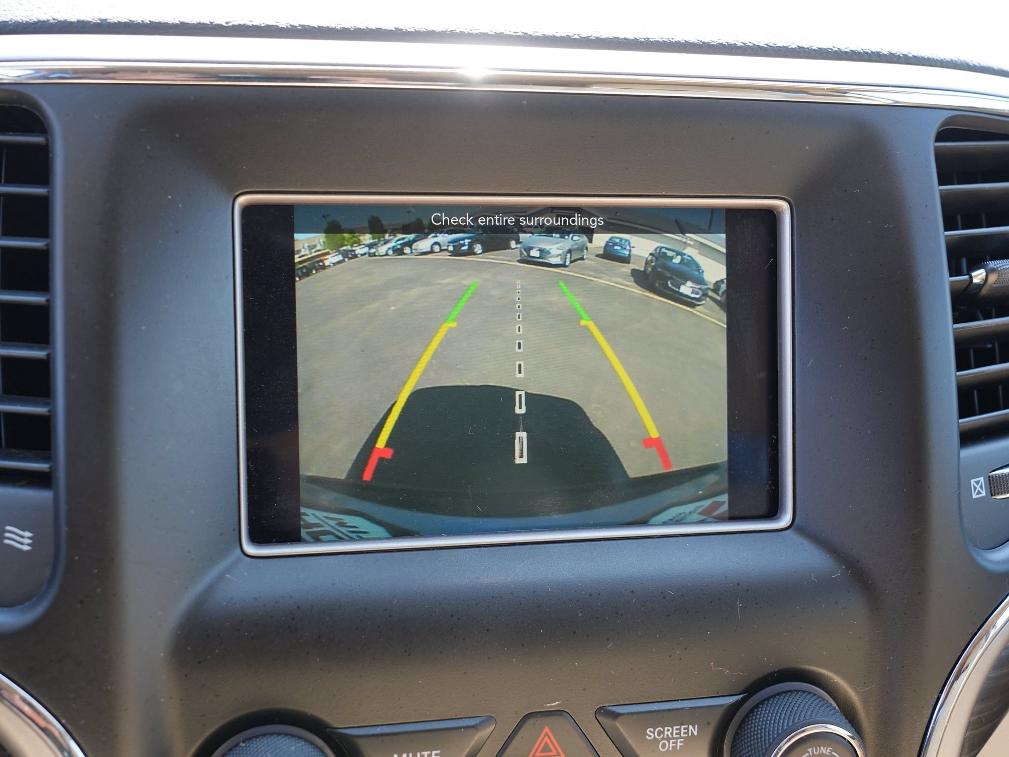 Used 2019 Jeep Grand Cherokee Laredo AWD/4WD image 28