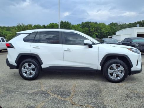 Used 2025 Toyota RAV4 XLE FWD image 21