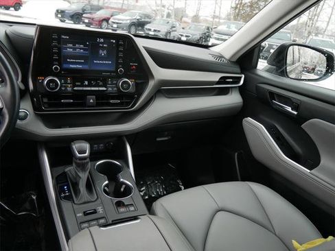 Certified 2022 Toyota Highlander XLE image 14