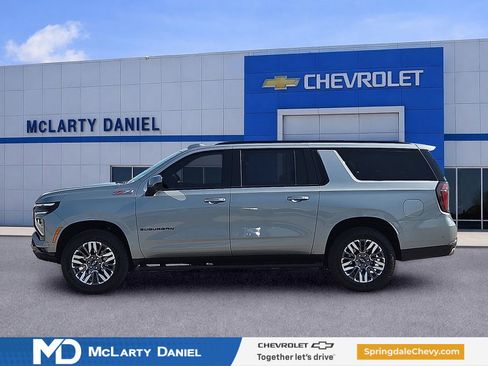 Certified 2025 Chevrolet Suburban Z71 image 3