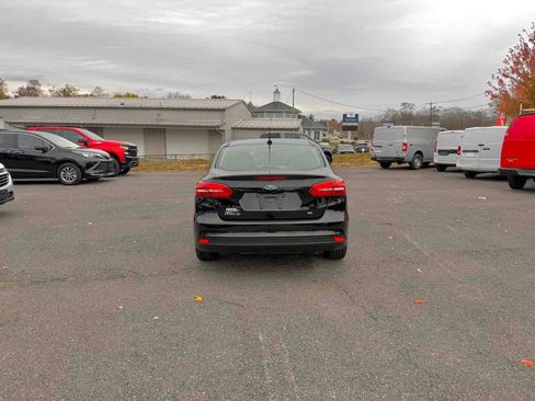 Used 2017 Ford Focus SE image 6