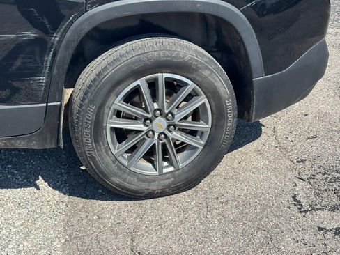 Used 2022 Chevrolet Traverse LT FWD image 12